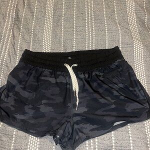 Vuori Black clementine Camo Women's Shorts medium